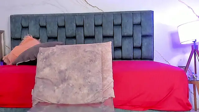 Snapshot of IsiisLovei chatting on 11.19.25 IsiisLovei online show from 11.19.25