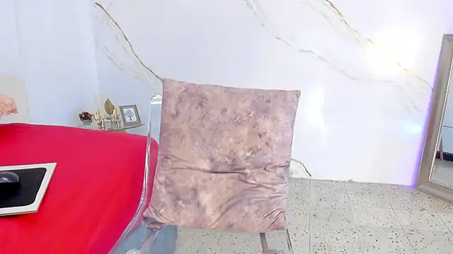 Snapshot of IsiisLovei chatting on 11.29.25 IsiisLovei online show from 11.29.25