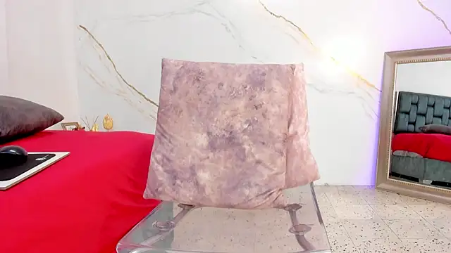 Snapshot of IsiisLovei chatting on 12.19.25 IsiisLovei online show from 12.19.25