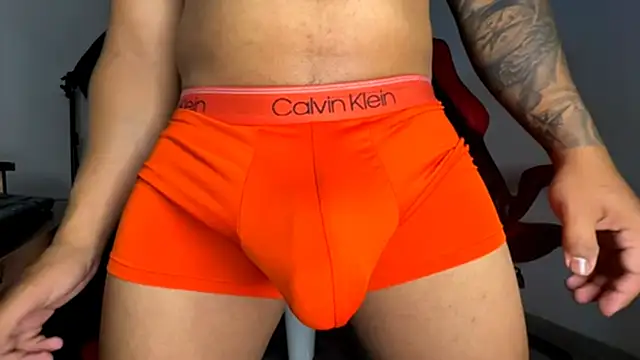 Snapshot of jordylatin20 chatting on 09.21.25 jordylatin20 online show from 09.21.25