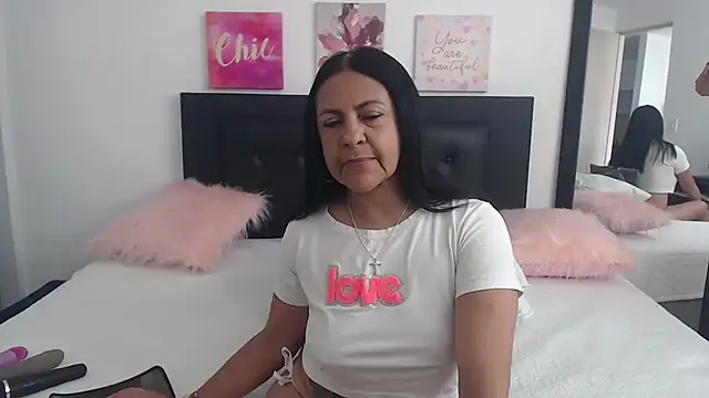 katiehotx online show from 09.28.25