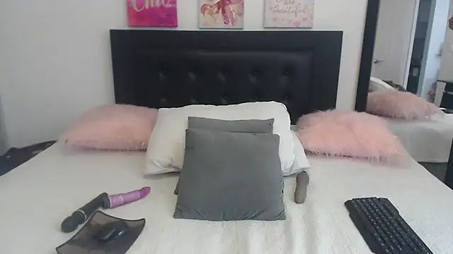 katiehotx online show from 10.02.25