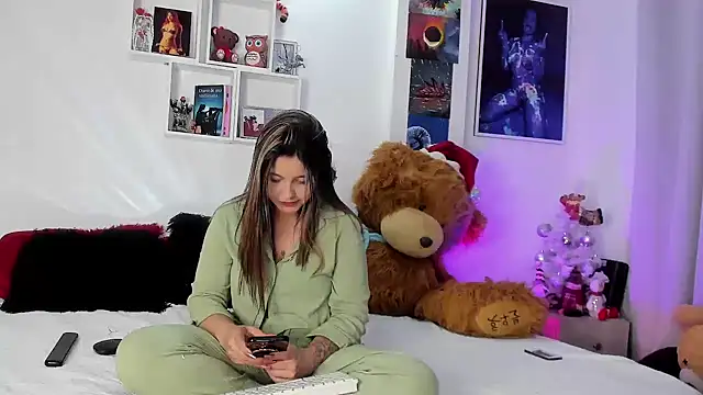Snapshot of Sarah_Jhonson chatting on 12.20.24 Sarah Jhonson online show from 12.20.24