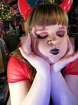 Snapshot of VelvetDiablo chatting on 12.06.24 VelvetDiablo online show from 12.06.24