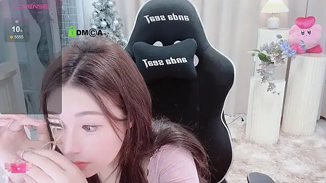 Snapshot of Happy_Kitty chatting on 12.19.24 Happy Kitty online show from 12.19.24