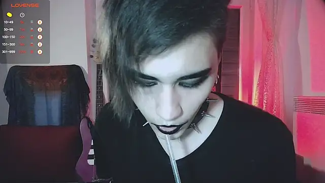 Snapshot of sademobeer chatting on 10.08.25 sademobeer online show from 10.08.25