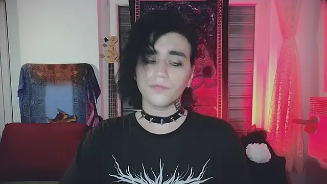 Snapshot of sademobeer chatting on 11.04.25 sademobeer online show from 11.04.25