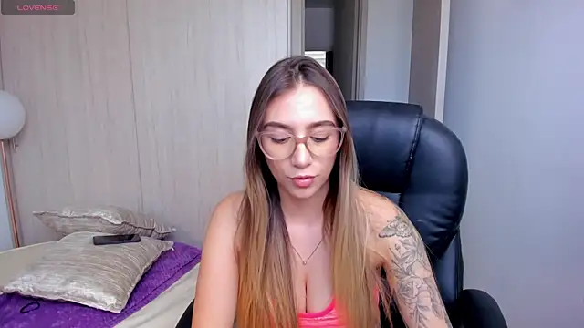 Snapshot of StacyConner chatting on 09.23.25 StacyConner online show from 09.23.25