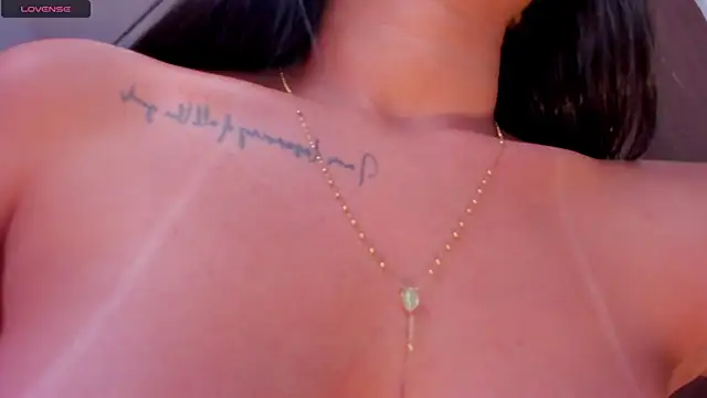 Snapshot of VictoriaLeia chatting on 12.21.24 VictoriaLeia online show from 12.21.24