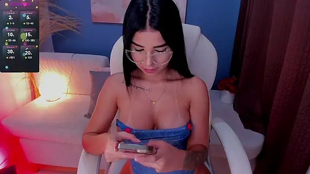 Snapshot of VictoriaLeia chatting on 03.17.25 VictoriaLeia online show from 03.17.25