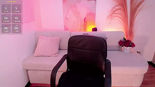 Snapshot of VictoriaLeia chatting on 10.12.25 VictoriaLeia online show from 10.12.25