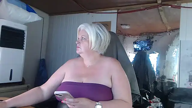 sexychazza16 online show from 10.14.25