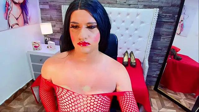 Snapshot of TRINY_TS chatting on 09.23.25 TRINY TS online show from 09.23.25