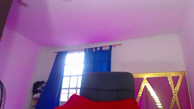 Snapshot of blackangelstsshot chatting on 02.18.25 blackangelstsshot online show from 02.18.25