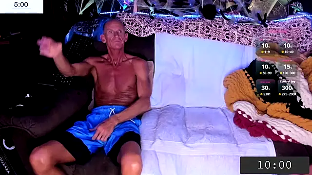 Snapshot of ShannNikkii420 chatting on 10.11.25 ShannNikkii420 online show from 10.11.25