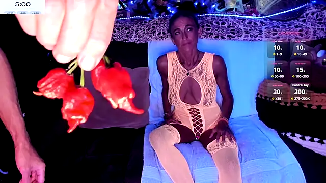 Snapshot of ShannNikkii420 chatting on 10.20.25 ShannNikkii420 online show from 10.20.25