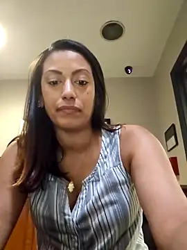 Snapshot of Nikkierosee chatting on 03.14.25 Nikkierosee online show from 03.14.25