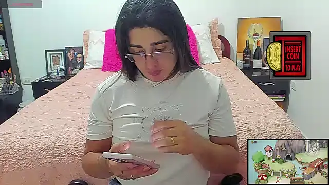 Snapshot of Khalifa_Gold chatting on 12.16.24 Khalifa Gold online show from 12.16.24