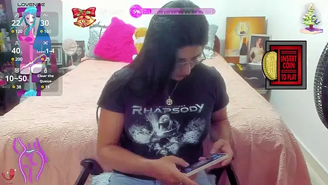 Snapshot of Khalifa_Gold chatting on 01.12.25 Khalifa Gold online show from 01.12.25