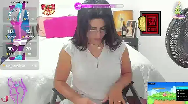 Snapshot of Khalifa_Gold chatting on 02.01.25 Khalifa Gold online show from 02.01.25