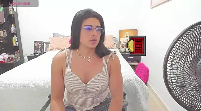 Snapshot of Khalifa_Gold chatting on 02.04.25 Khalifa Gold online show from 02.04.25