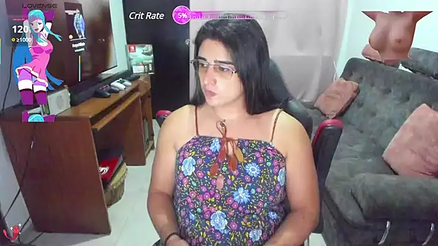 Snapshot of Khalifa_Gold chatting on 02.12.25 Khalifa Gold online show from 02.12.25