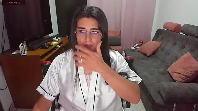 Snapshot of Khalifa_Gold chatting on 02.14.25 Khalifa Gold online show from 02.14.25