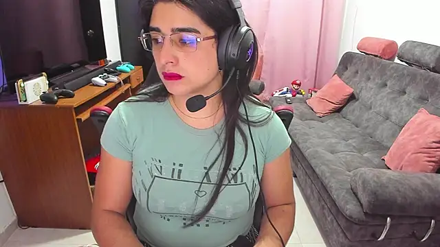 Snapshot of Khalifa_Gold chatting on 02.28.25 Khalifa Gold online show from 02.28.25