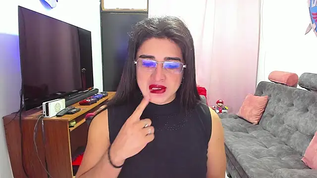 Snapshot of Khalifa_Gold chatting on 03.09.25 Khalifa Gold online show from 03.09.25