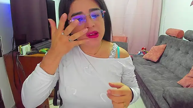 Snapshot of Khalifa_Gold chatting on 03.13.25 Khalifa Gold online show from 03.13.25