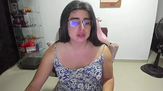 Snapshot of Khalifa_Gold chatting on 10.27.25 Khalifa Gold online show from 10.27.25