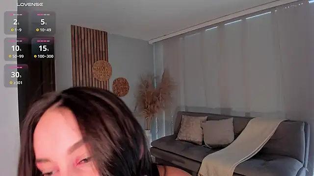 Snapshot of AnnieHallX chatting on 01.26.25 AnnieHallX online show from 01.26.25