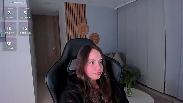 Snapshot of AnnieHallX chatting on 10.11.25 AnnieHallX online show from 10.11.25