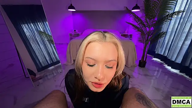 Snapshot of _blowjob_queen chatting on 09.18.25  blowjob queen online show from 09.18.25