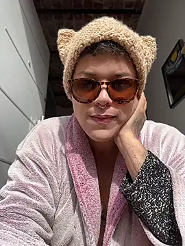 Snapshot of Alicbranca chatting on 07.13.26 Alicbranca online show from 07.13.26