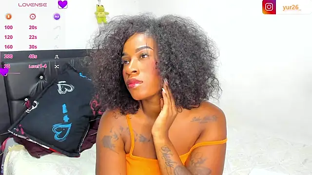 Snapshot of Brandiibrow chatting on 03.10.25 Brandiibrow online show from 03.10.25