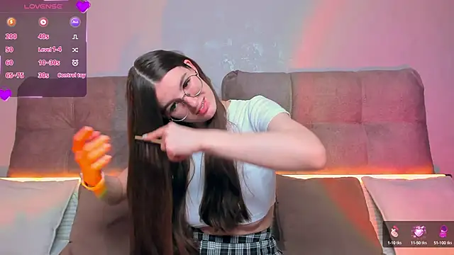 Snapshot of AriellaTesk chatting on 12.20.24 AriellaTesk online show from 12.20.24