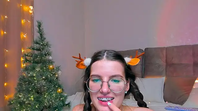 Snapshot of AriellaTesk chatting on 01.01.25 AriellaTesk online show from 01.01.25