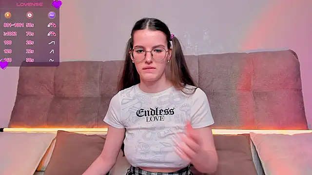 Snapshot of AriellaTesk chatting on 02.23.25 AriellaTesk online show from 02.23.25