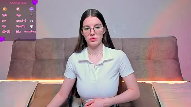 Snapshot of AriellaTesk chatting on 03.18.25 AriellaTesk online show from 03.18.25