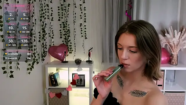 Snapshot of Salme_Sweet chatting on 02.17.25 Salme Sweet online show from 02.17.25