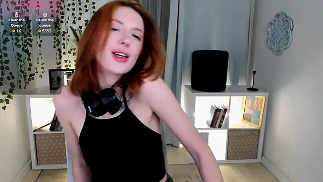 Snapshot of Salme_Sweet chatting on 10.15.25 Salme Sweet online show from 10.15.25