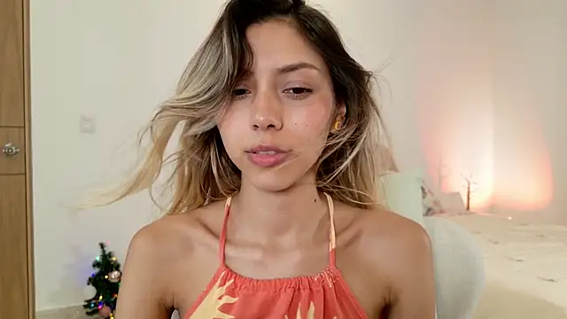 Snapshot of Sensualtease chatting on 12.12.24 Sensualtease online show from 12.12.24