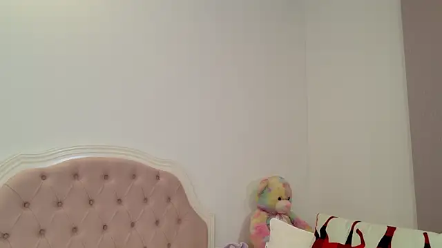 Snapshot of Sensualtease chatting on 01.04.25 Sensualtease online show from 01.04.25