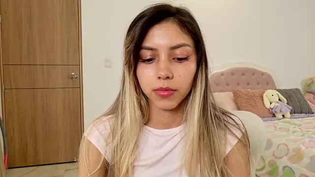 Snapshot of Sensualtease chatting on 02.01.25 Sensualtease online show from 02.01.25