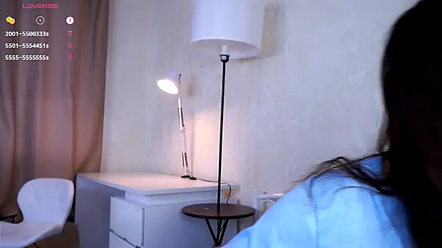 Holla Molly online show from 10.27.25