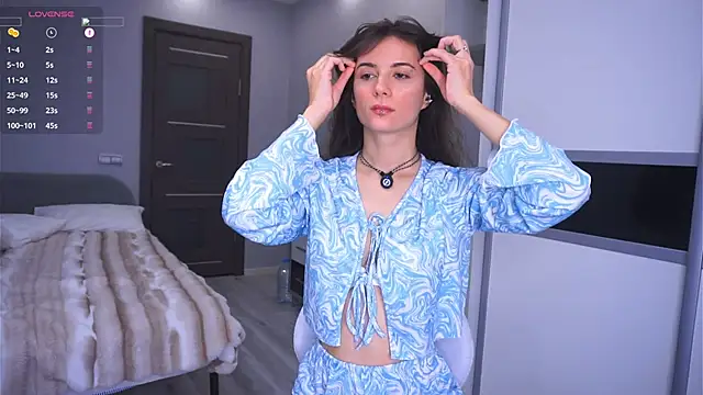 Holla Molly online show from 02.26.26