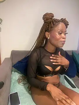 Snapshot of PETITE_NAOMI chatting on 02.19.25 PETITE NAOMI online show from 02.19.25