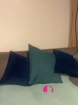 Snapshot of PETITE_NAOMI chatting on 02.28.25 PETITE NAOMI online show from 02.28.25