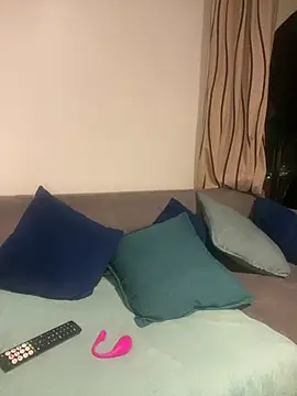 Snapshot of PETITE_NAOMI chatting on 03.12.25 PETITE NAOMI online show from 03.12.25